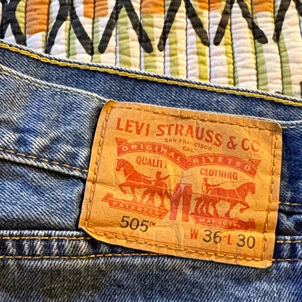 Levi's Relaxed Fit Denim Jeans - Picture 2 of 6